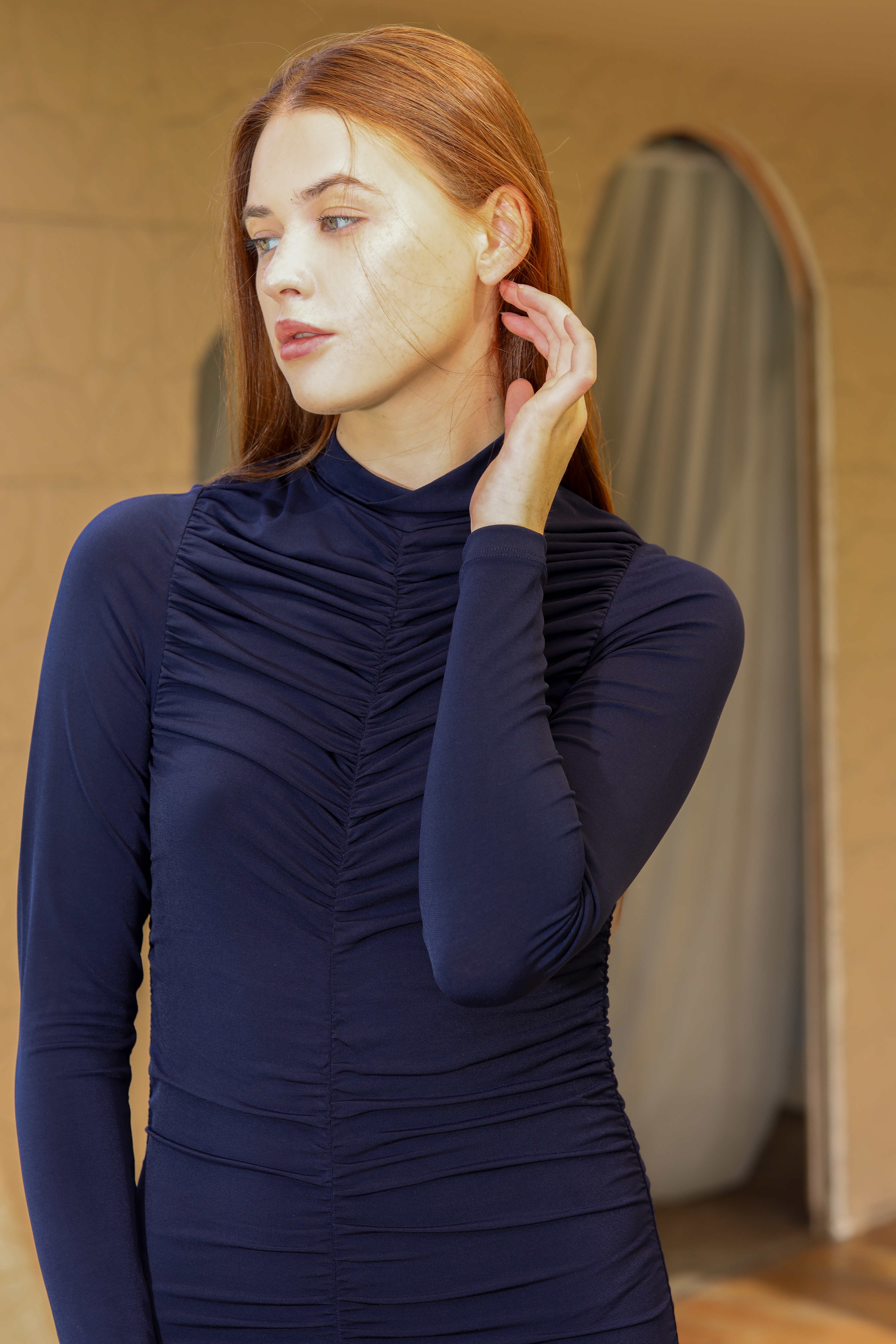 Kadın Uzun Kollu Yüksek Yakalı Midi Elbise