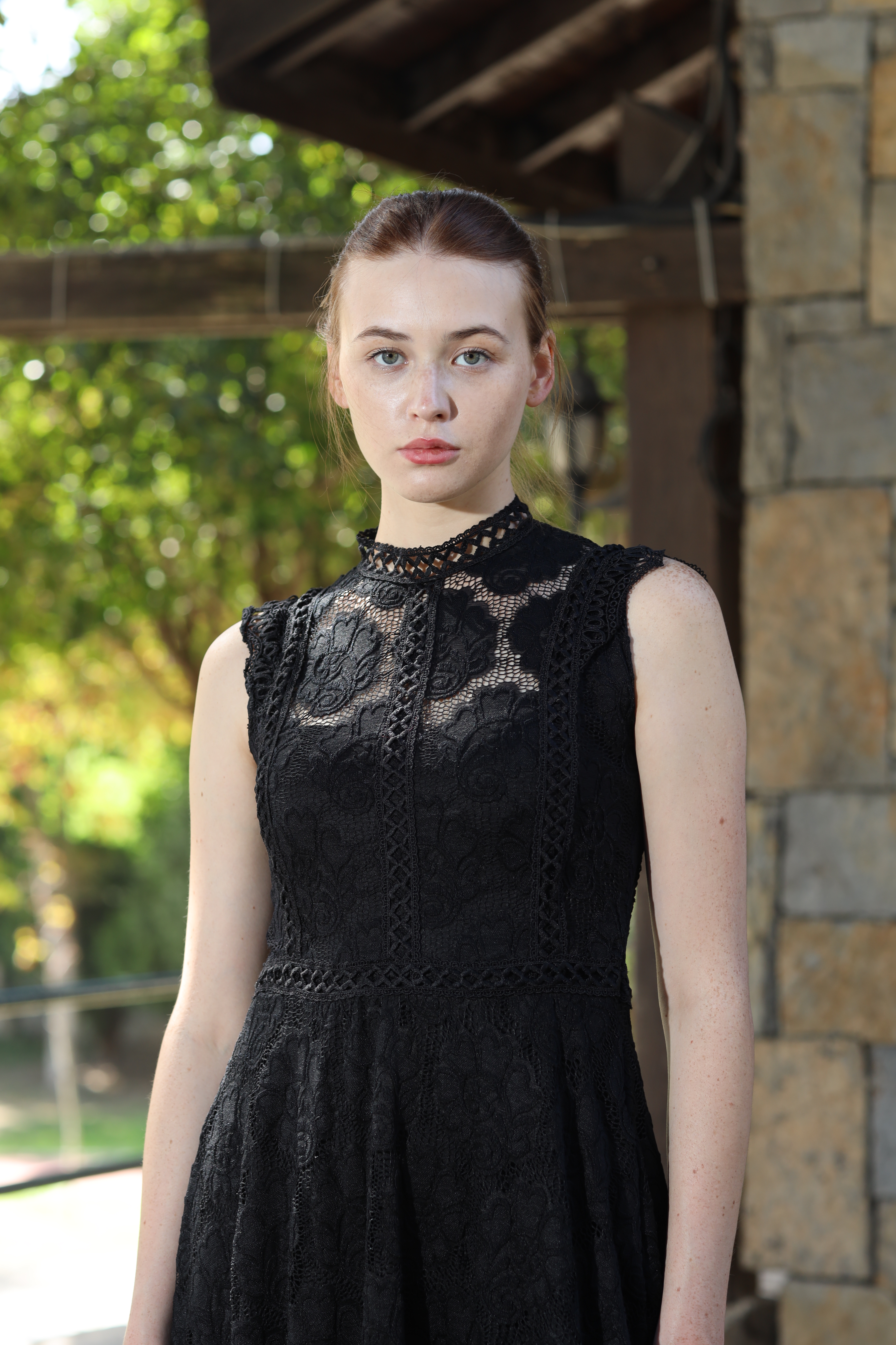 Kadın Kolsuz Yüksek Yaka Midi Elbise