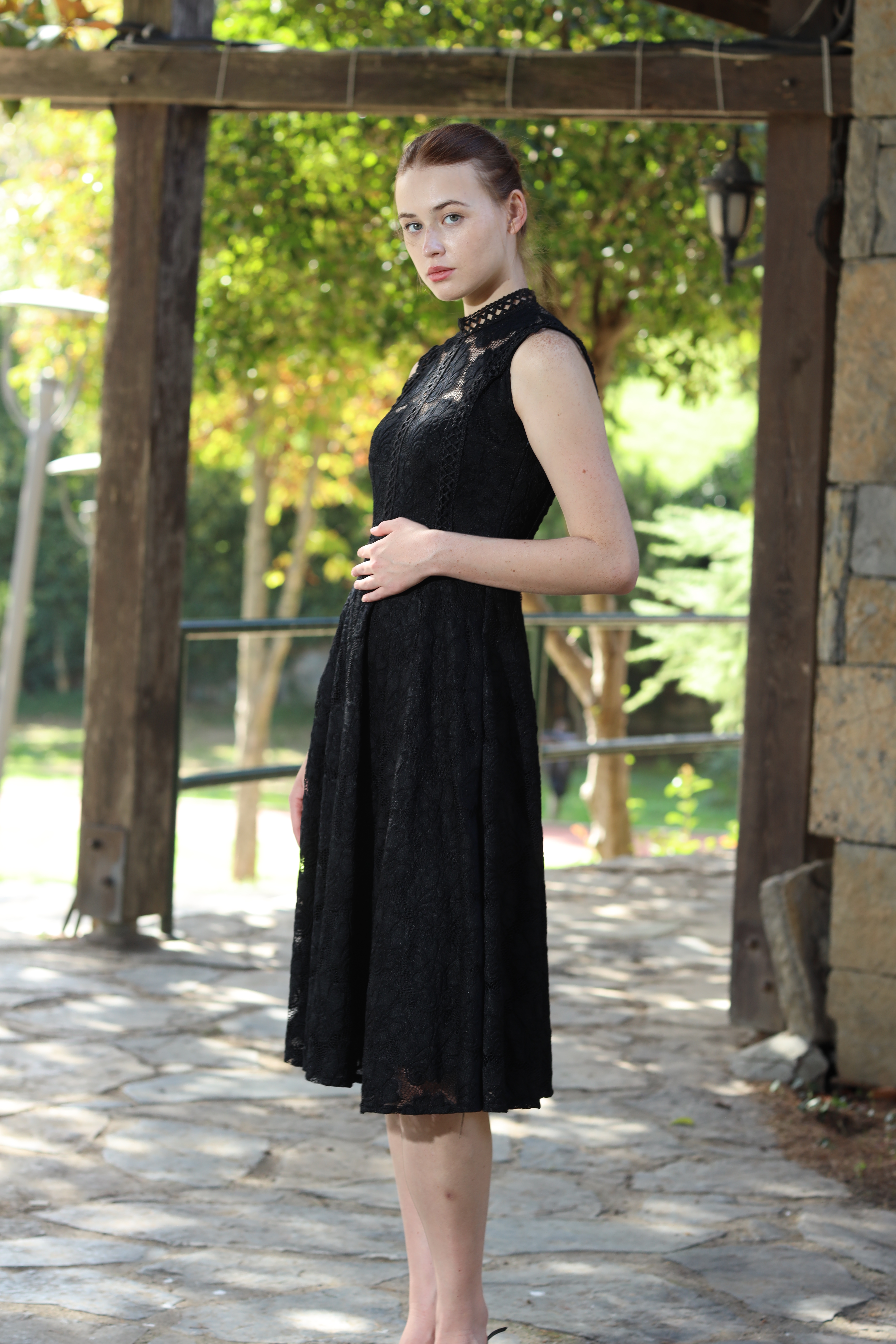 Kadın Kolsuz Yüksek Yaka Midi Elbise