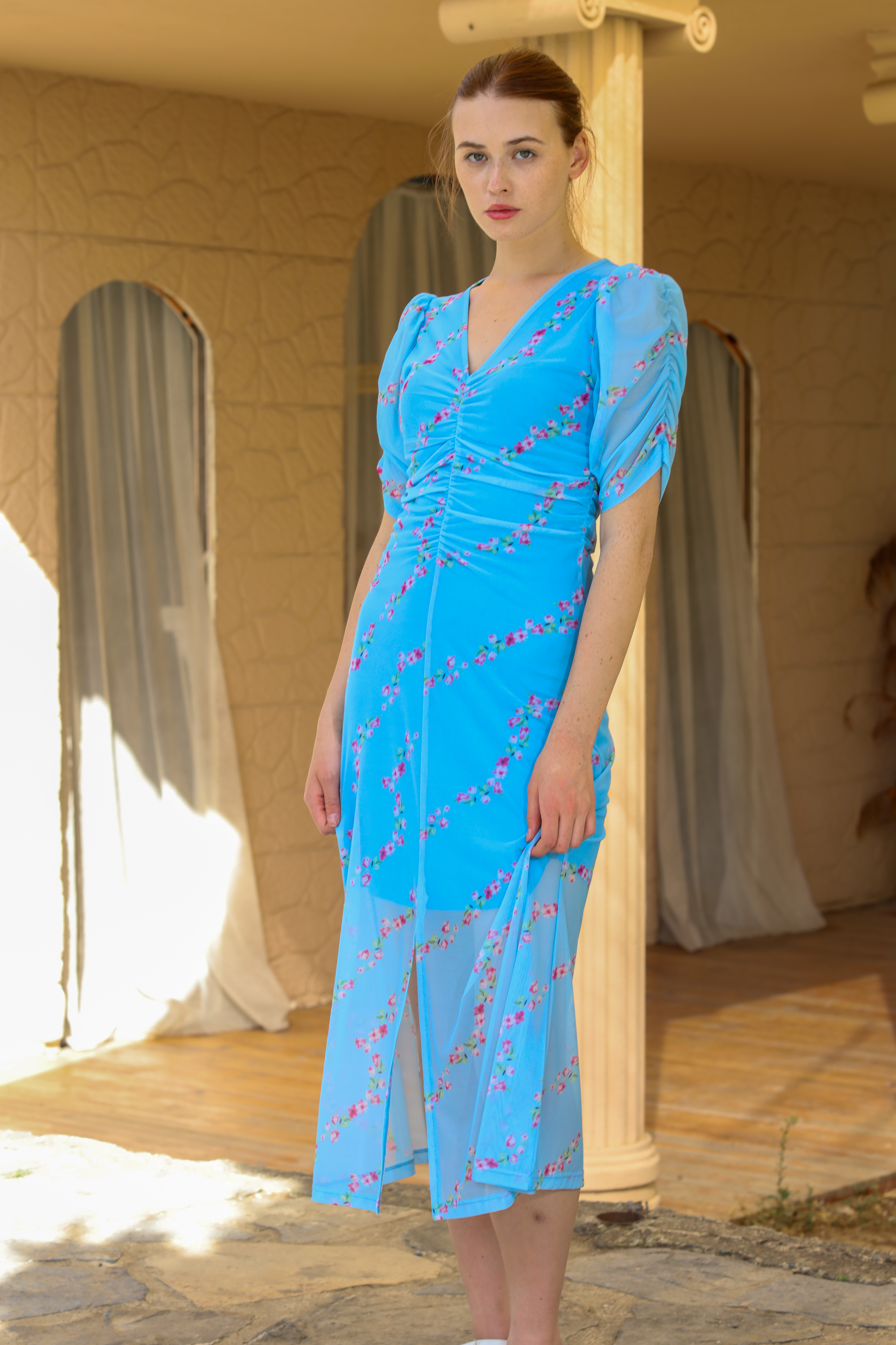 Kadın V-Yaka Midi Elbise